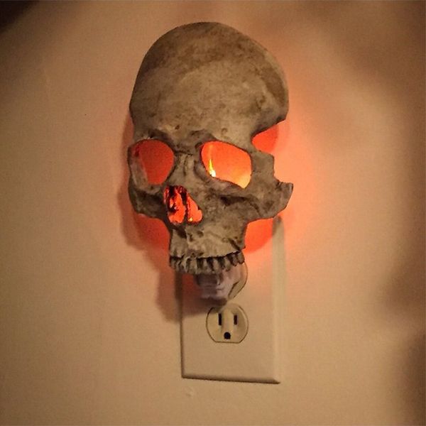 Outros suprimentos de festa de evento Crânio realista Night Light Handcrafted Skull Light Gothic Candles Lamp Plug In Wall Unique Spooky Home Decor para Halloween 230905