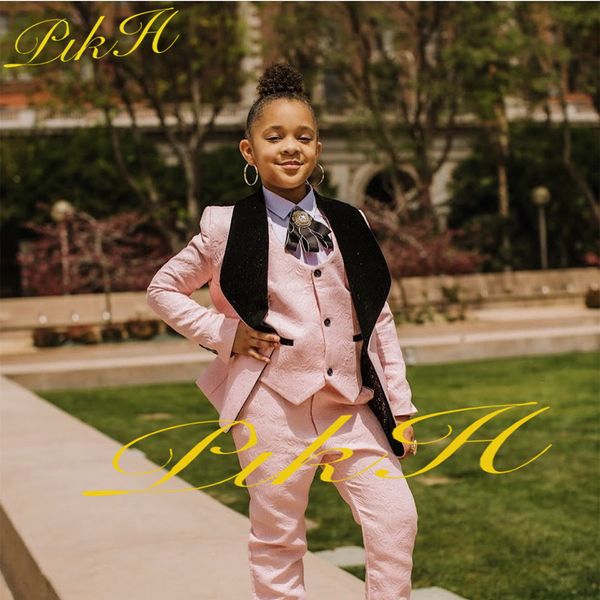 Tute Abito rosa per bambini 3 pezzi Giacca floreale Pantaloni Gilet Papillon Abiti da smoking da sposa Set blazer per bambini personalizzato 3-16 anni Completo Outfi 230904