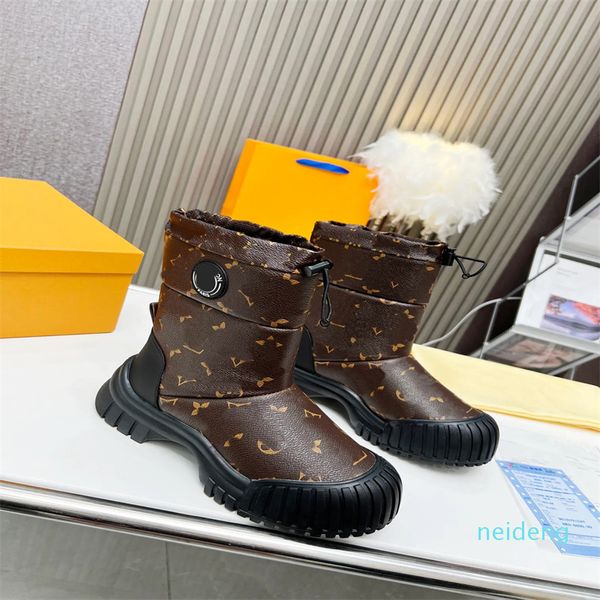 Stivale piatto di design da donna Stivaletti da neve Stivaletti da neve Autunno Inverno Stivale con tacco grosso Stivali da pioggia casual con piattaforma in gomma nera di lusso