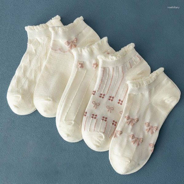 Kadın SOCKS 5PAIR /LOT Mürettebat Renkli Ayak Bileği Yok Düşük Kesilmiş Görünmez Pamuk İnce Slip Silikon Nefes Alabilir Yürüyüş Beyaz