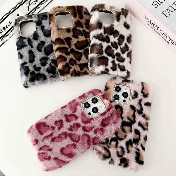 Capa de celular de pelúcia com estampa de leopardo, para iphone 15 14 13 12 11 pro max xr xs 6 7 8 plus, quente e fofa, capa traseira de telefone de pele longa
