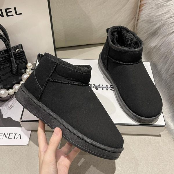 Stivali 2023 Pelle di pecora Lana Integrato Anti-sci Donna Mini Breve Inverno caldo Addensato Scarpe da donna Viaggi all'aperto