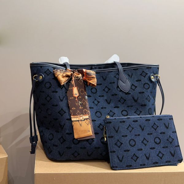 Borsa per la spesa in denim Jumbo di design da donna con motivo a lettere floreali bicolore con manico in pelle Portamonete di grande capacità Borsa a tracolla per esterni di grande capacità 32x28 cm