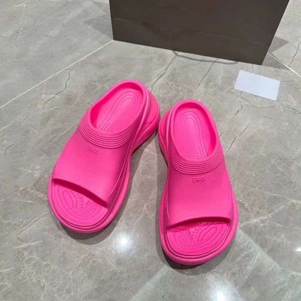 Designer de sapato moda luxo homens mulheres chinelos de praia piscina fácil de usar slide borracha blcak com espuma rosa sandália de fundo grosso transporte rápido