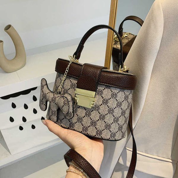 2024 Nuova borsa di lusso di alta qualità Vendite dirette in fabbrica Senso avanzato per le donne Moda coreana stampata crossbody portatile piccola versatile tendenza da donna