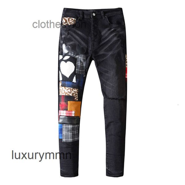 Jean 2023 Amirrs Designer Jeans Amirrsy Mucca nera Lavaggio Foro per l'acqua Realizzazione di vecchie patch Colore Contrasto Amore Pasta Panno Ricamo Slim Fi PLCM