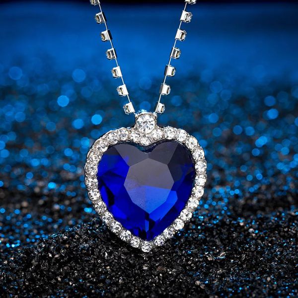 Collana romantica Il cuore dell'oceano Per le donne Cristallo blu rosso a forma di cuore con amanti Collane con pendente in pietre preziose Gioielli Titanic LL