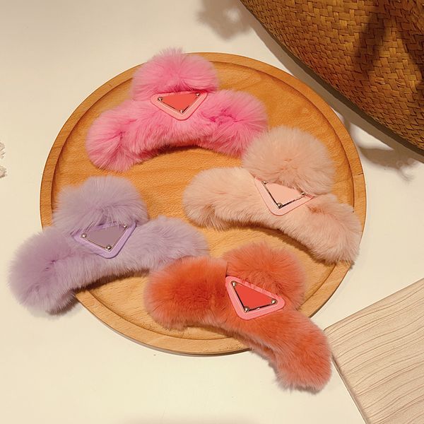 Designer di alta qualità Candy Color Hair Clip Fashion Brand Hairpins Cute Shark Clip Letters Furry Winter Warm Hair Pins 16 Style Style