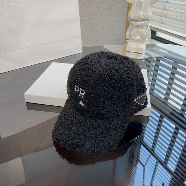 Tasarımcı Ball Cap Furry Sonbahar ve Kış Sıcak Beyzbol Kapağı Klasik Stil Marka Tasarım UNISEX AYARABİLİR Moda Pop 4 Renkler Aralarından Seçim