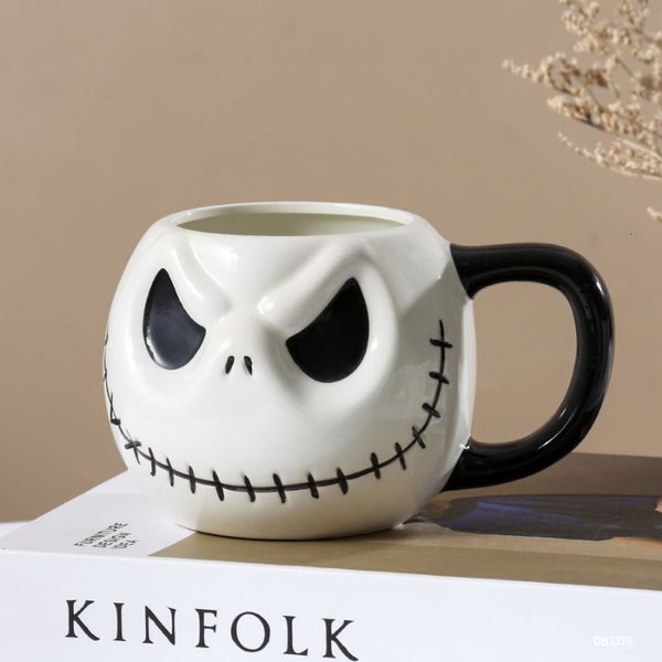 Canecas 600ml personalizado personalizado criativo modelagem caneca copo de crânio de Halloween com alça copo de cerâmica sem tampa copo de água engraçado copo mocha 230905