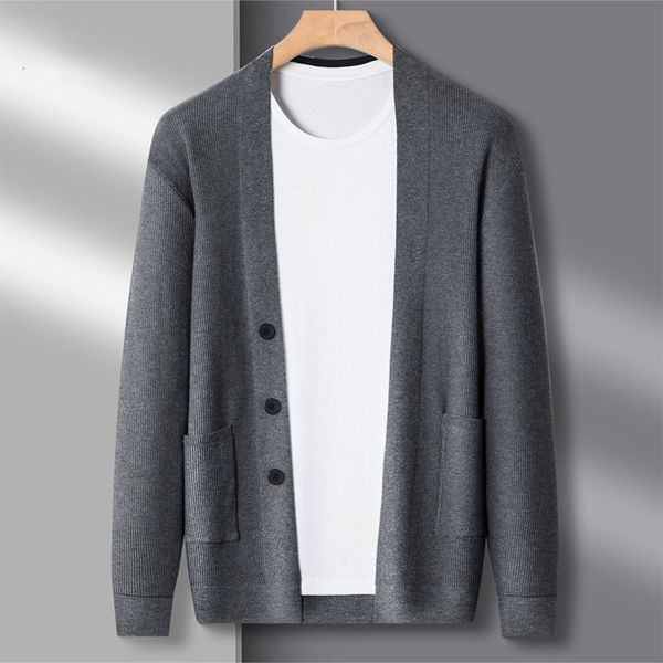 Suéter masculino highend primavera outono listra escura tipo fino lazer malha cardigan moda versão coreana suéter de cor sólida 230905