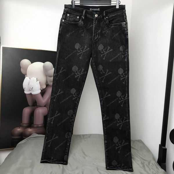Jeans da uomo Mastermind Japan Denim Pantaloni MMJ Skull Head Lettering Distressed Street Dark Print Slim Fit Pantaloni di tendenza alla moda 230906