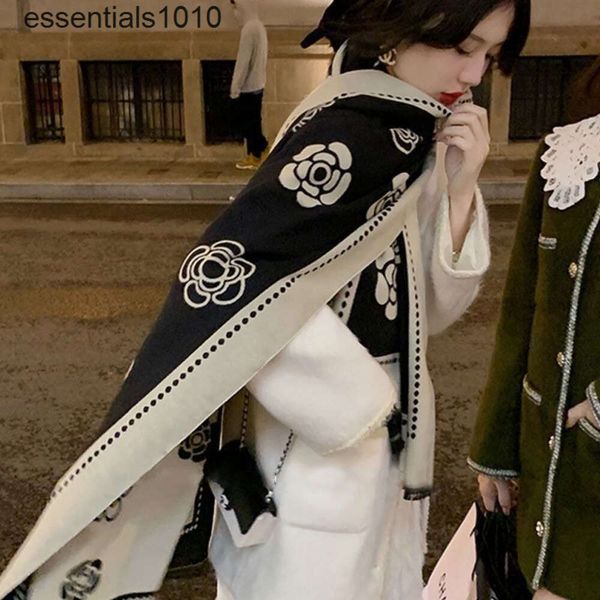 Outono e inverno novo lenço de caxemira imitado de camélia de montanha Xiaoxiangfeng para xale feminino com malha vermelha estilo moderno e pescoço versátil