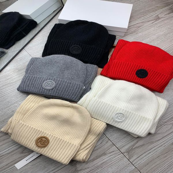 Feminino de luxo outono e inverno calor designer gorro chapéu casal boné doce cor carta 3d bordado cachecol conjunto