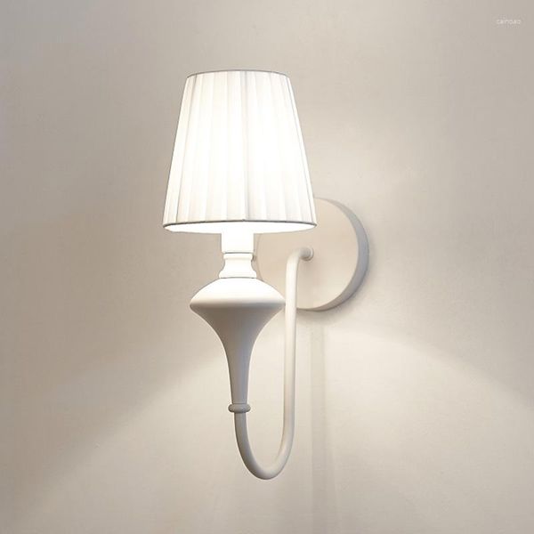 Lampada da parete Moderna ed elegante con paralume in tessuto bianco Lampade a 1 luce Romantica E14 Lampada da comodino Sconce per soggiorno camera da letto