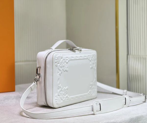 2023 Designer bolsa de ombro passarela show bolsas de couro mens mulheres moda tote sacos em relevo flor carta crossbody bolsas maquiagem embreagem de alta qualidade