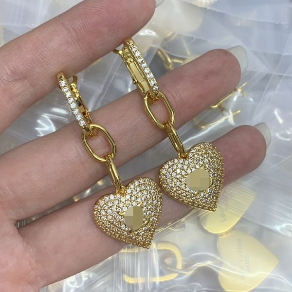 Cheio de diamantes coração 18K banhado a ouro marca de luxo designer carta brincos mulheres homens casal simples orelha hoop noivado jóias presente HLVE9 -- 04