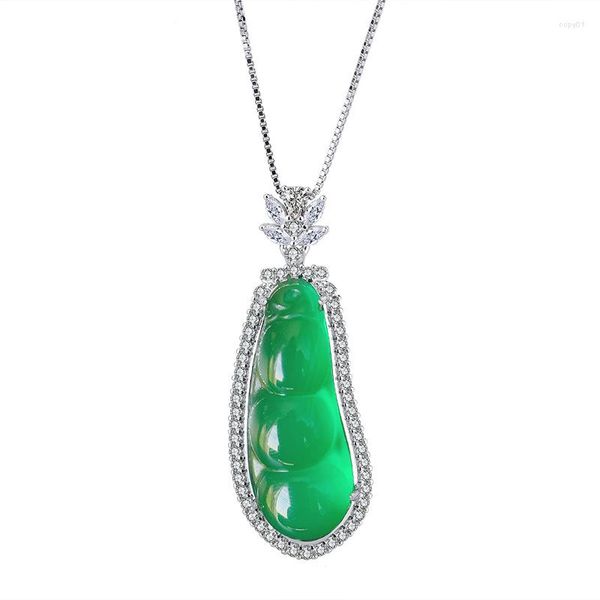 Catene Tendenza moda S925 Argento intarsiato 5A Zircone Donna Temperamento Calcedonio Collana con fagioli di giada verde