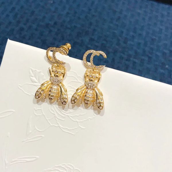 Insetto di lusso Ape Stud designer donna Orecchini a cerchio Orecchini con alfabeto Orecchini Cofanetto di gioielli Regalo di fidanzamento di San Valentino Nuovo modello