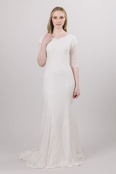 2023 Abiti da sposa modesti a sirena in pizzo vintage con mezze maniche Scollo a cuore Bottoni sul retro Abiti da sposa semplici ed eleganti con maniche