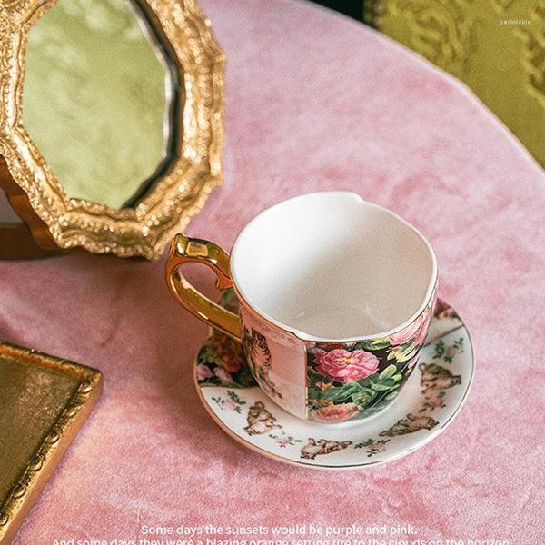 Tazze Tazza da caffè in ceramica con tratto dorato con piattino Classico europeo Tigre Pittura rosa Tè pomeridiano Piatti da dessert Tazze di succo