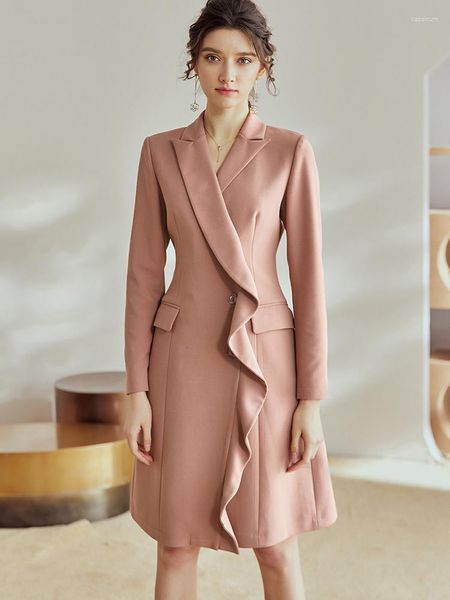 Повседневные платья Интеллектуальный костюм Платье 2023 Ранняя осень Розовая юбка с рюшами и подолом средней длины