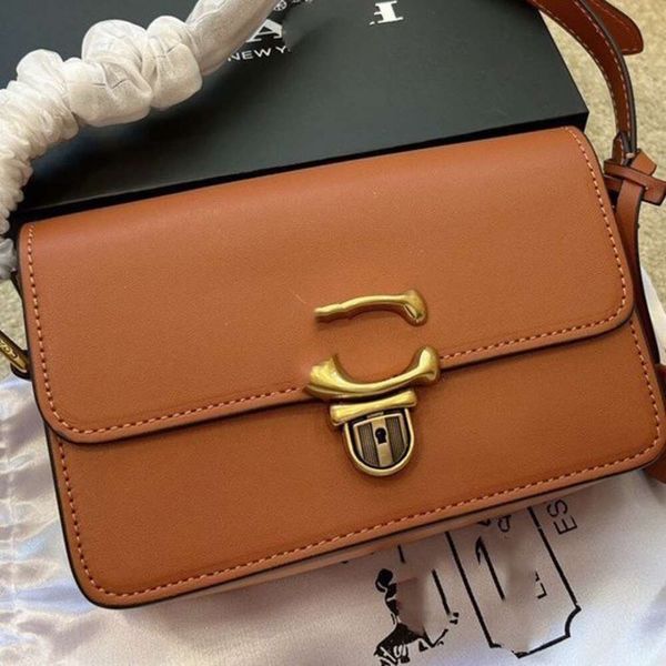 Saco de axilas femininas designer sacos tote 2023 novo estúdio fivela bolsa de ombro retro aba um crossbody baco carteiro feminino vendas diretas da fábrica