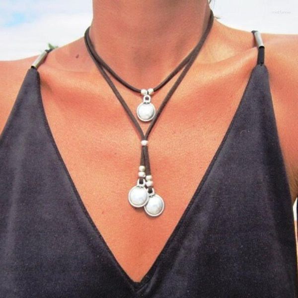 Collares colgantes Bohemian Ethnic Wind 3 PCS Collar de cuero de aleación redonda para mujeres 2023 Retro Tejido a mano Cadena de cuerda de doble capa Vacaciones