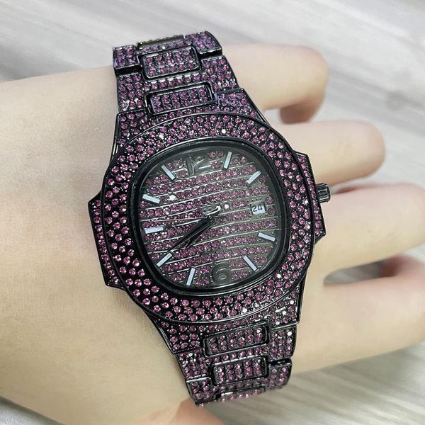 Armbanduhren 2023 MISSFOX Hip Hop Uhr für Männer Automatische Datum Rosa Iced Diamant Uhr Mode Wasserdichte Quarz Armbanduhren Luxus Mann