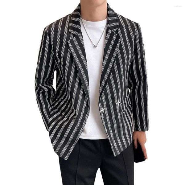 Abiti da uomo Giacca da uomo vintage casual a righe Cappotto da uomo con fibbia in metallo Primavera Autunno Blazer Giacche Abbigliamento da scena