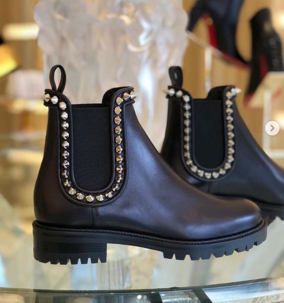 Elegante Wintermarke Capahutta Spikes Stiefeletten Schwarzes Kalbsleder Damen Martin Booty Gummi Lug Sohle Motorradstiefel Bequemes Schuhwerk Gehen