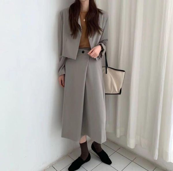 Abito a due pezzi UNXX 2023 Primavera e autunno Coreano dimagrante corto Petite Blazer Gonna a tubino Set Donna Office Lady Abbigliamento Moda