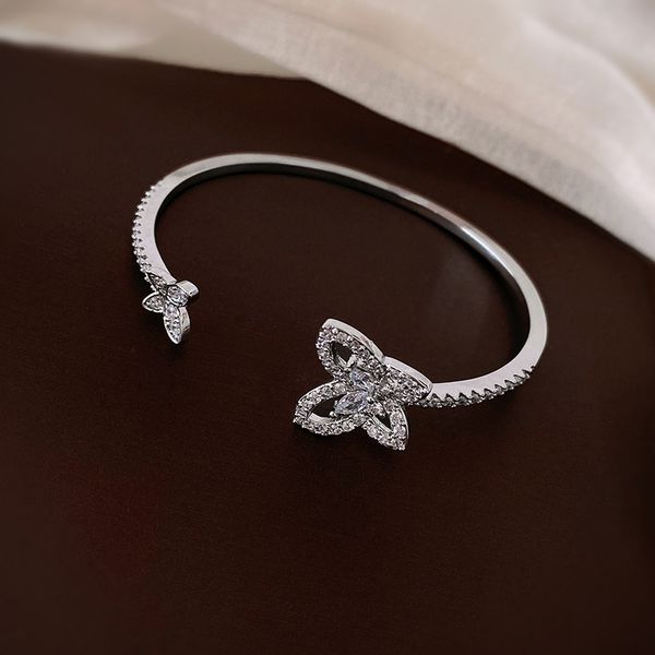 Bangle Real Gold Lated Zircon Butterfly Open Bracelet Light Design Простой темперамент универсальный ручный украшение для женщин.3713