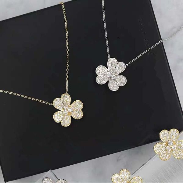 Colar de trevo de prata esterlina feminino rosto liso cheio de diamante mini pingente sorte 925 banhado a ouro 18k corrente de colar de pétala de flor