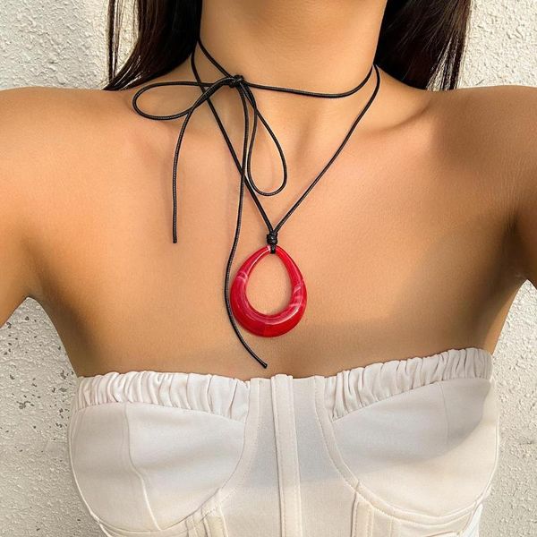 Choker Schwarz Und Rot Farbe Harz Acryl Anhänger Halskette Für Frauen PU Leder Schlüsselbein Kragen Mode Schmuck