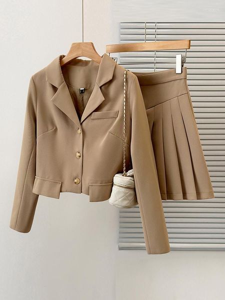 İki parçalı elbise artı beden kadın blazer setleri 2023 moda kırpılmış ceket ceket ve takım elbise 4xl için pileli mini etekler