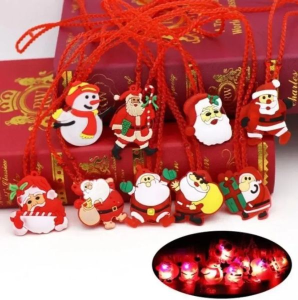 Decorazioni natalizie lampeggianti per collane Decorazioni per bambini che si illuminano Cartoon Babbo Natale Pendent Party LED giocattoli Forniture CPA4603