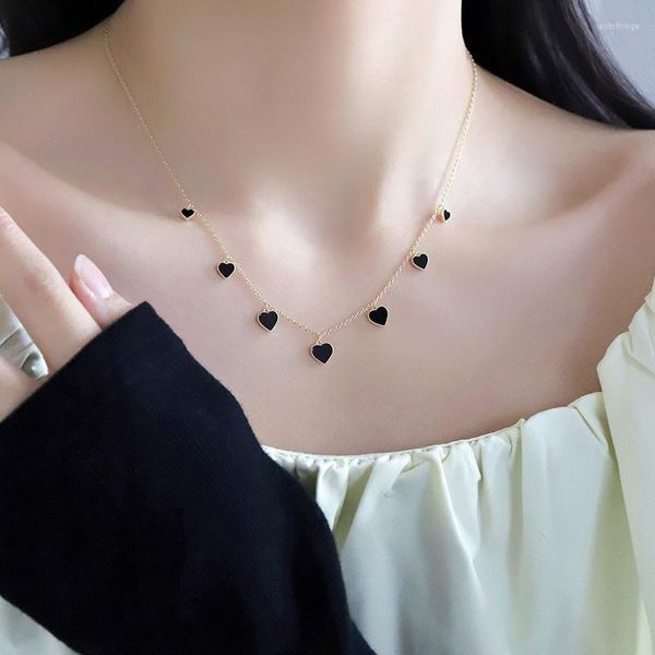 Колье винтажное белое, черное ожерелье в форме сердца для женщин и девочек, модная подвеска «Любовь», цепочка на ключицу, ювелирные изделия, подарки