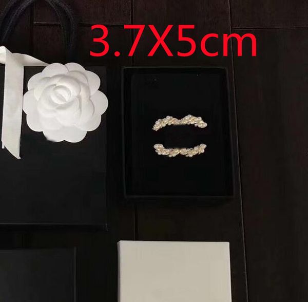 Designer marca carta broches jóias acessórios para homens mulheres luxo de alta qualidade cristal strass pérola broche latão material terno laple pino presente natal