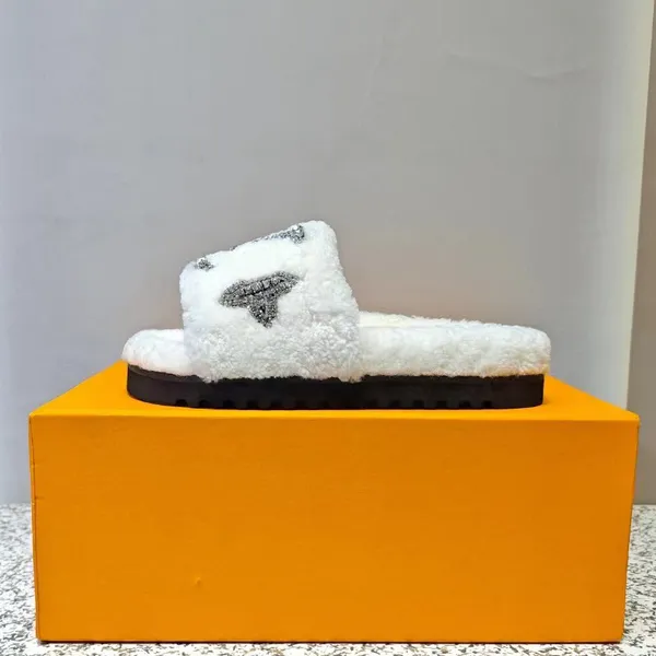 Pantofole con tacco piatto di alta qualità Moda Agnello Peluche Punta aperta Scarpe da donna firmate Casual Suola spessa Denti stampati Antiscivolo Pantofola invernale per la casa per capispalla taglia 35-46