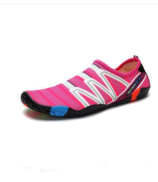 Sapatos de água para homens e mulheres no verão leve e respirável caminha segura voando meias de tecido atlético Sneakers esportes Desconto barato
