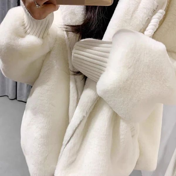 Pelliccia da donna Pelliccia sintetica imitazione lana d'agnello Capispalla Top Cappotto bianco Caldo soprabito peloso Casual Sobretudos Inverno Con cappuccio Pelliccia sintetica di coniglio Peluche Giacca da donna 230908