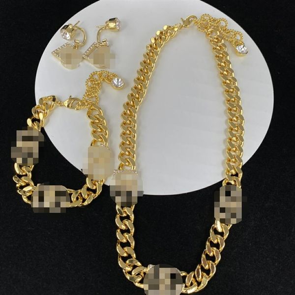 Klassisches Vogue-Design, Messing-Halskette, Armband, Diamant-D-Buchstaben-Ohrringe, Damen-All-Match-Perlen-Anhänger-Halsketten, Modedesigner265t