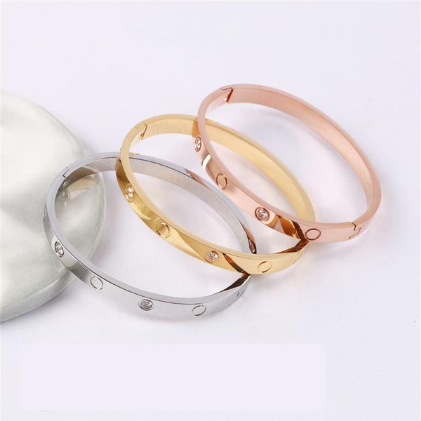 Braccialetti di design da 4 mm Bracciale rigido di lusso 6 0 braccialetti d'amore 4 diamanti Acciaio al titanio placcato oro 18 carati Vite Fascino per cacciavite f3011