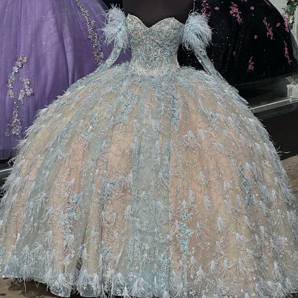 Herzförmiges Quinceanera-Kleid, schulterfrei, Prinzessin, Abschlussball, Ballkleid, süßes 16. 15. Jahre altes, langärmliges mexikanisches Geburtstagskleid mit Federn