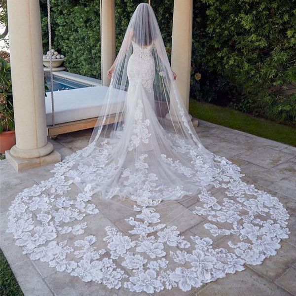 Splendidi veli da sposa cattedrale su misura 3M Bordo applicato in pizzo Morbido tulle Uno strato lungo Velo da sposa di design con pettine286n