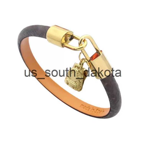 Catena Bracciale di design di gioielli di alta qualità piatto marrone braccialetto di fascino di marca braccialetto di cuoio braccialetto di chiusura in metallo per uomini e donne amanti gioielli regalo x0909