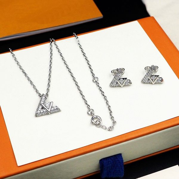 Yeni Tasarlanan Titanyum Çelik Takı V-Diamonds ile 18K Altın Kadın Bilezik Moda Taslak Tasarımcısı Takı Lvn07