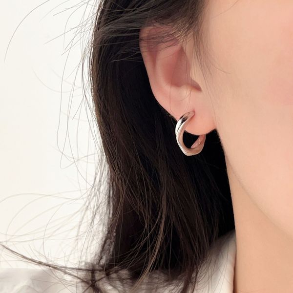 S orecchini classici in argento sterling 925, Giappone e Corea del Sud nuovi orecchini irregolari design texture senso di orecchini di nicchia temperamento femminile avanzato