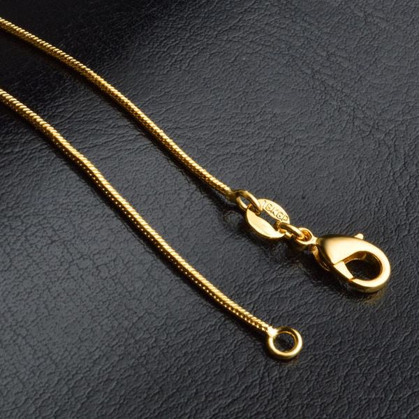 Змеиные сети ожерелья гладкие дизайны 1 мм 18 тыс. Золото.